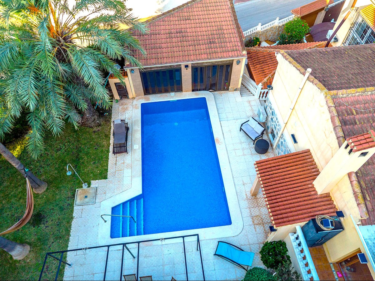 Photo 5 of Villa on large plot with private pool, sauna and Jacuzzi!