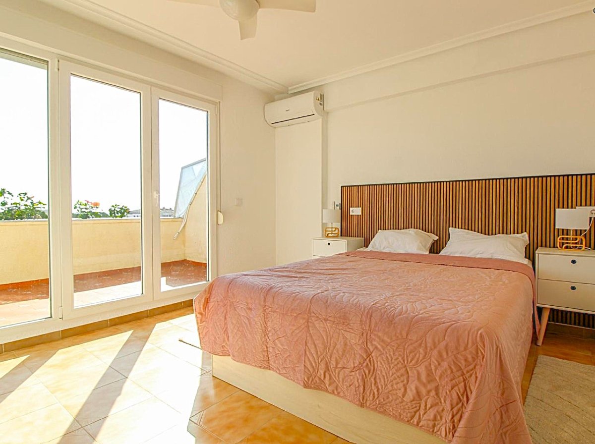 Photo 4 of Penthouse with sea views. Walking distance from beach!