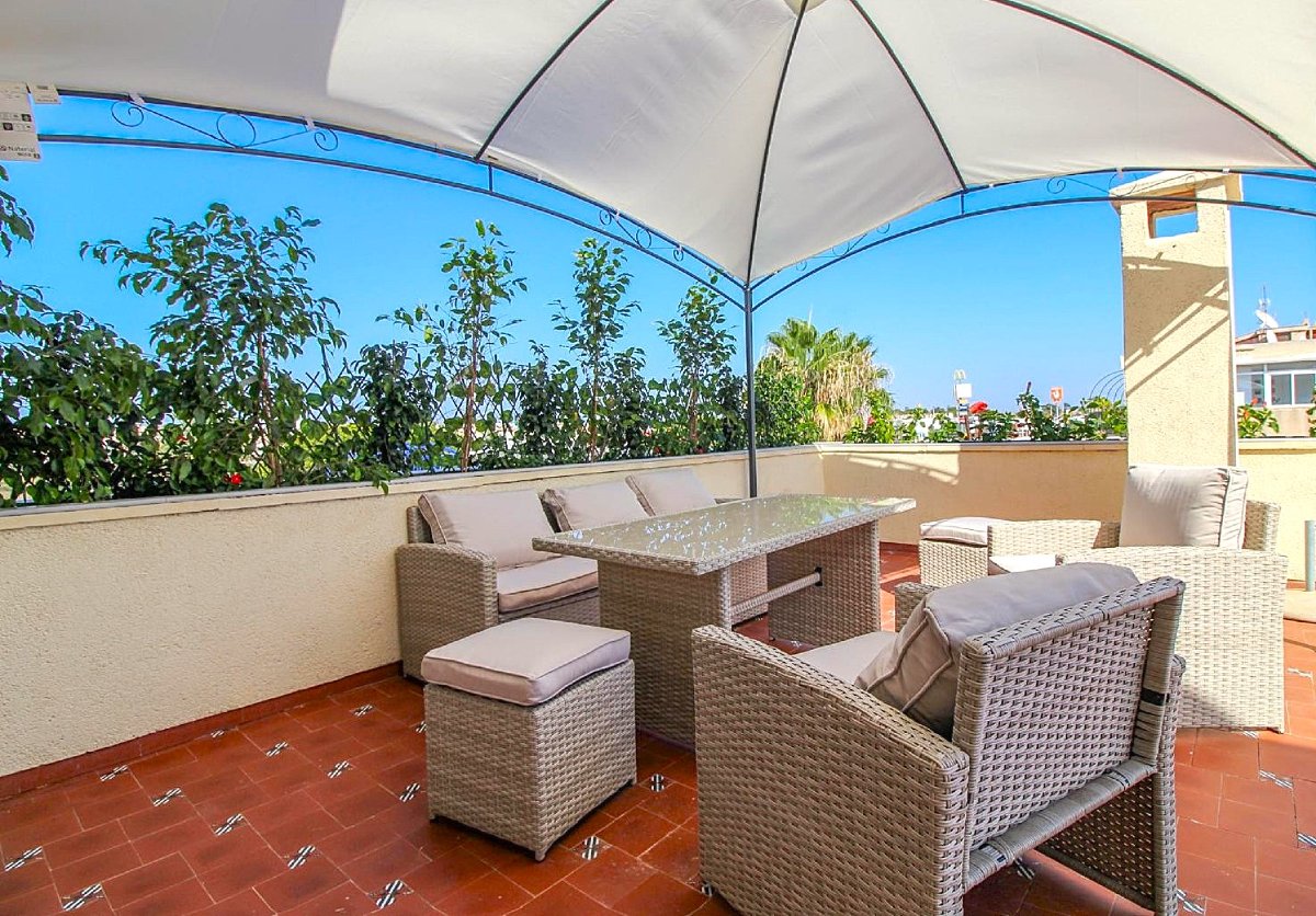 Photo 2 of Penthouse with sea views. Walking distance from beach!