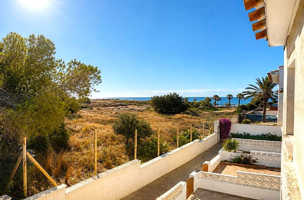 Photo 2 of House with garden 2 minutes walk from beach!
