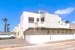 Penthouse with front and rear terraces AND a rooftop solarium!