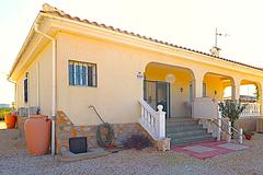 Detached villa with large garden, private pool and summer house!