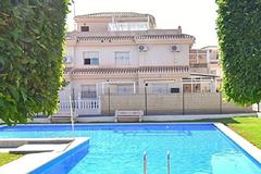 Townhouse and additional accommodation with separate access!