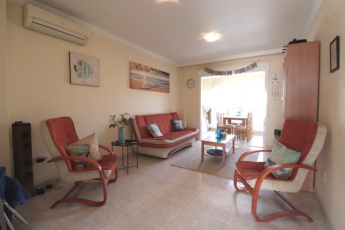 Photo 7 of Semi-detached house with solarium and garage!