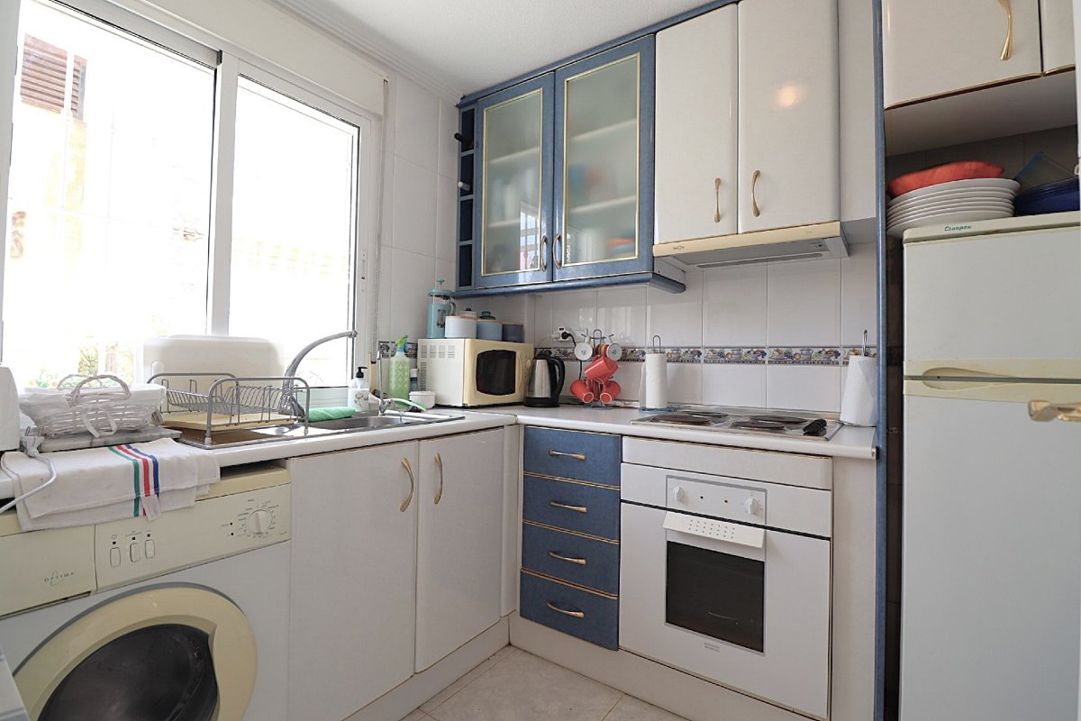 Photo 9 of Semi-detached house with solarium and garage!