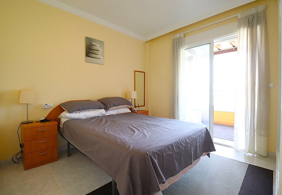 Photo 4 of Semi-detached house with solarium and garage!