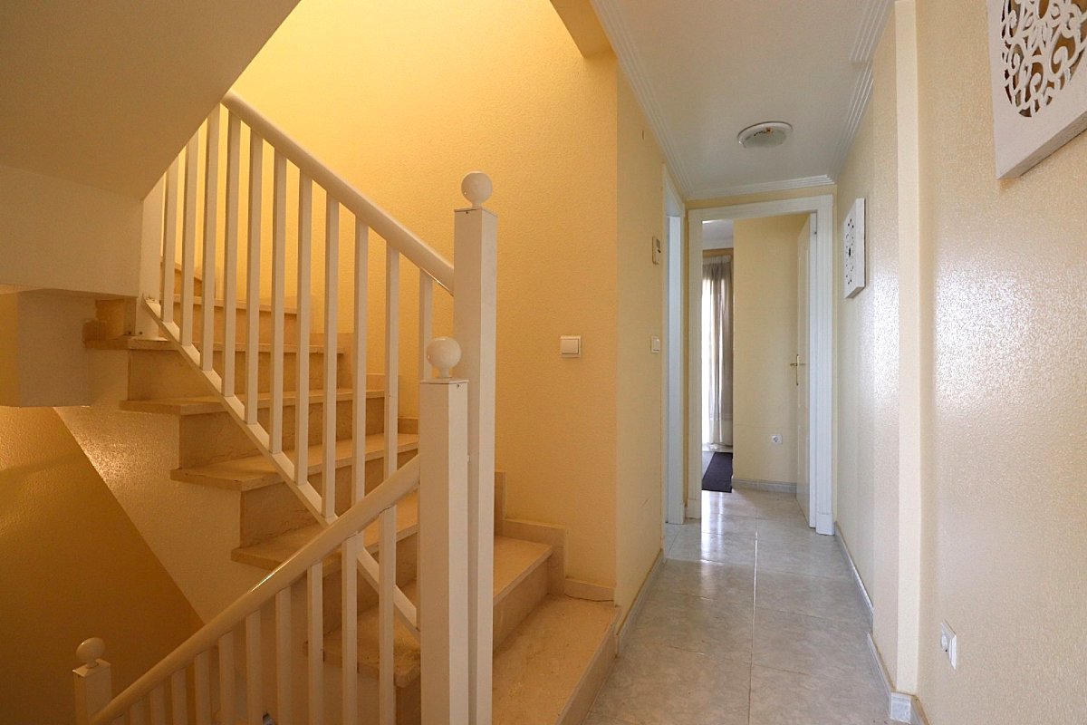 Photo 6 of Semi-detached house with solarium and garage!