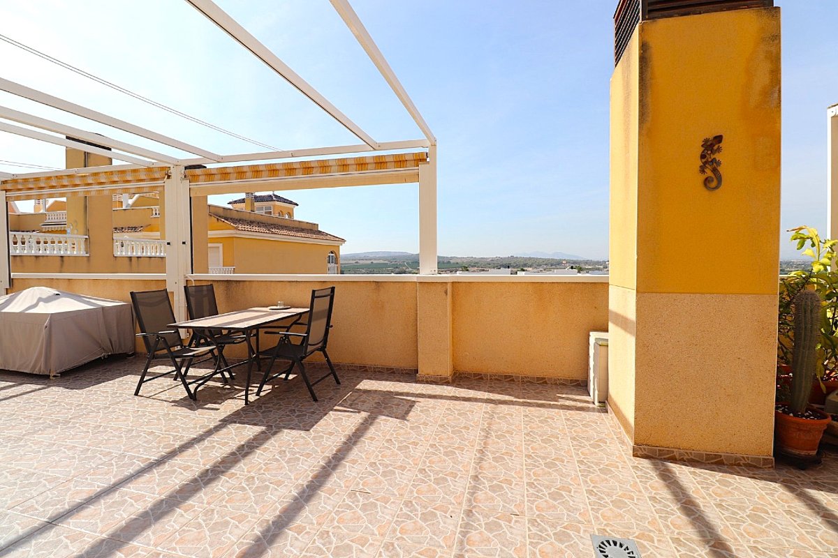 Photo 5 of Semi-detached house with solarium and garage!