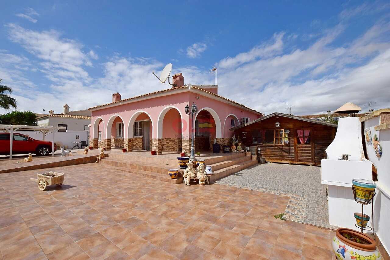 4-bed Villa for sale in Alicante, Spain