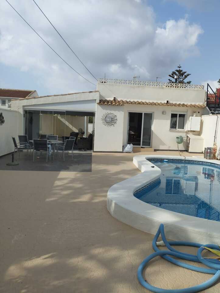 2-bed Villa for sale in Alicante, Spain