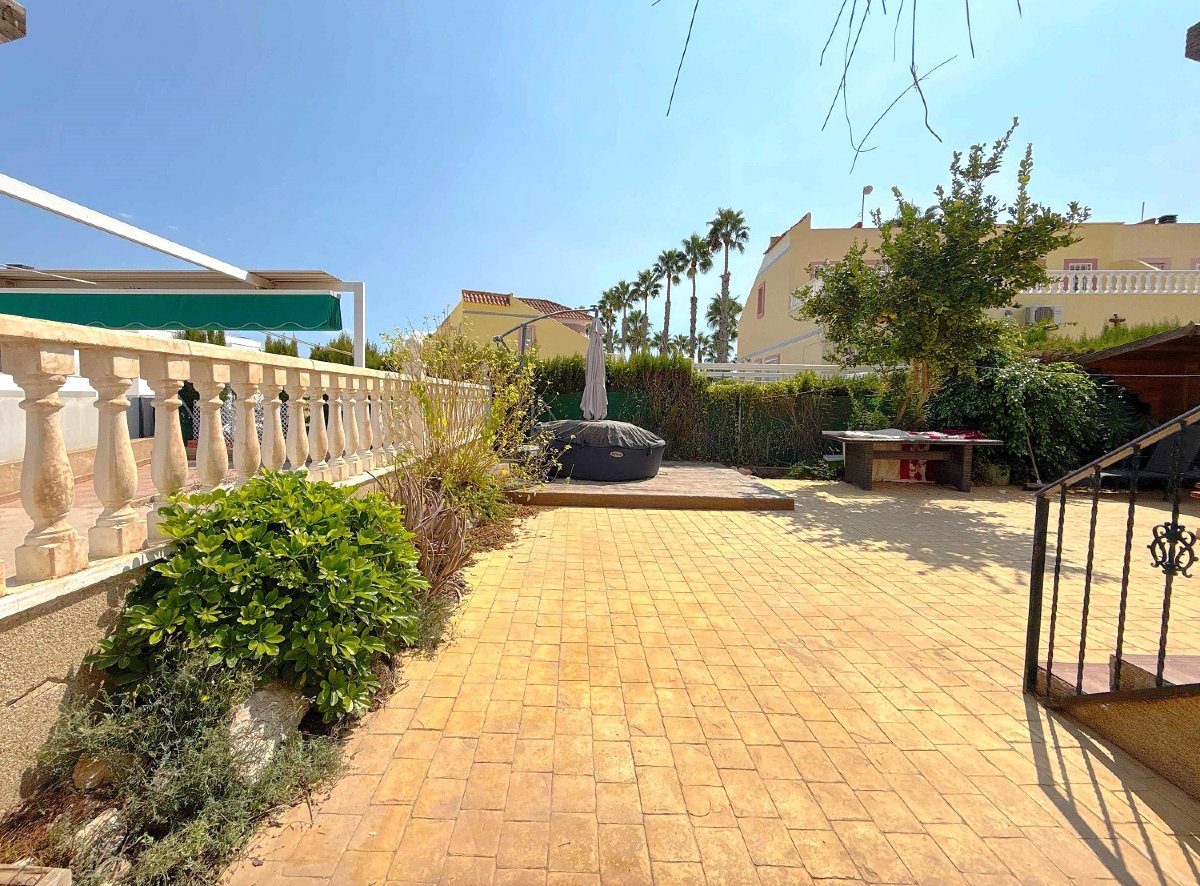 Photo 6 of Villa/bungalow on large corner plot!