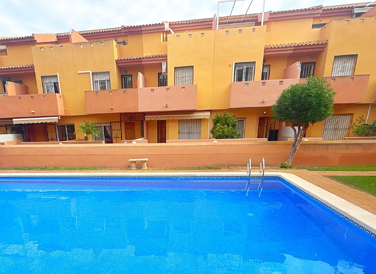 Photo 3 of 3-bed beachside house with rooftop solarium!