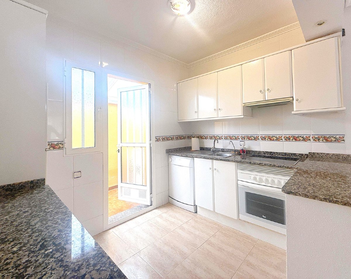 Photo 7 of 3-bed beachside house with rooftop solarium!