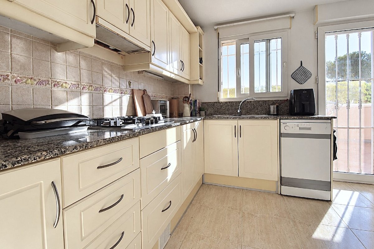 Photo 8 of Corner house with separate accommodation and own entrance!