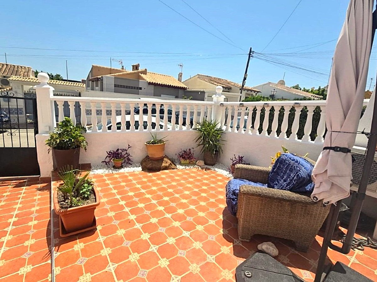 Photo 4 of Sea views and garage. Walking distance from beach!