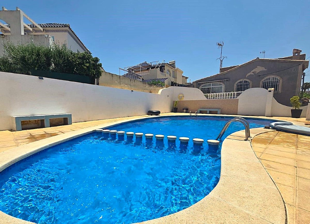 Photo 2 of Sea views and garage. Walking distance from beach!