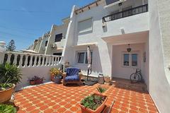 Sea views and garage. Walking distance from beach!