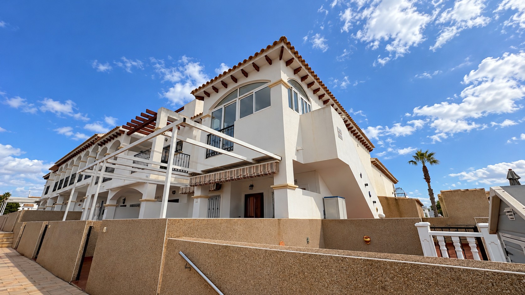 Bungalow For Sale in Villamartín, Alicante, Spain