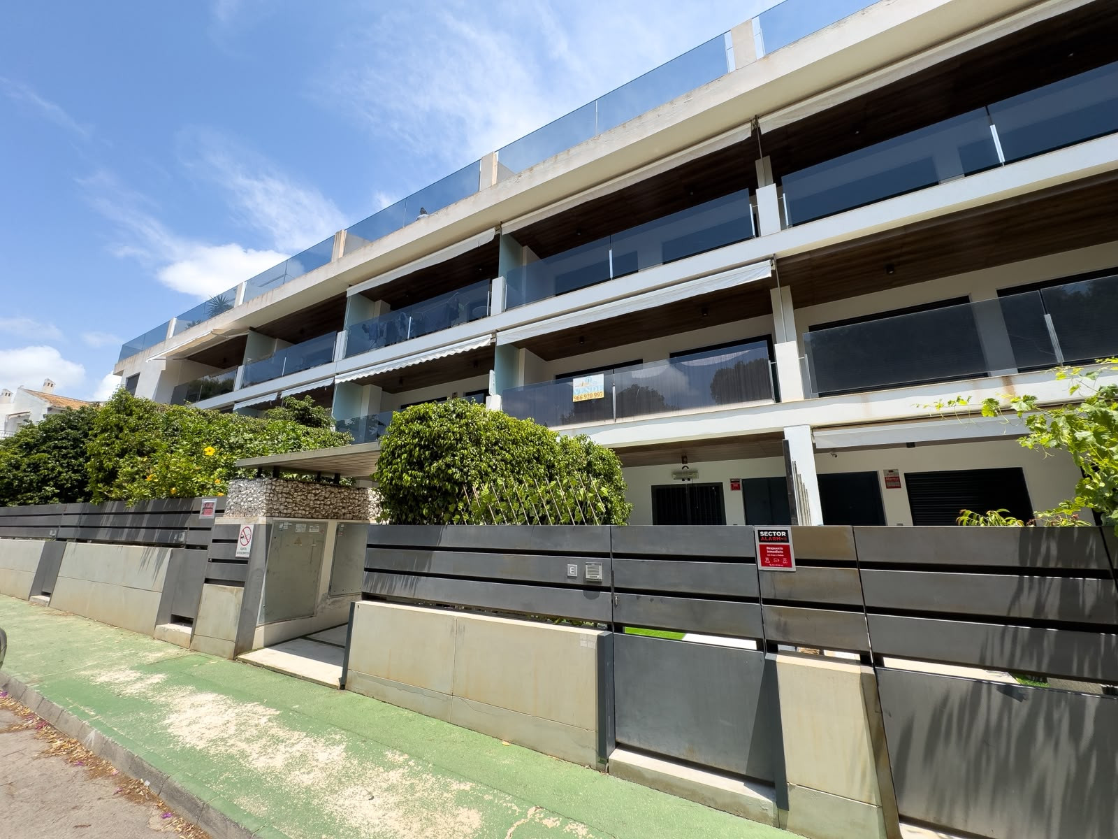 Apartment For Sale in Villamartín, Alicante, Spain