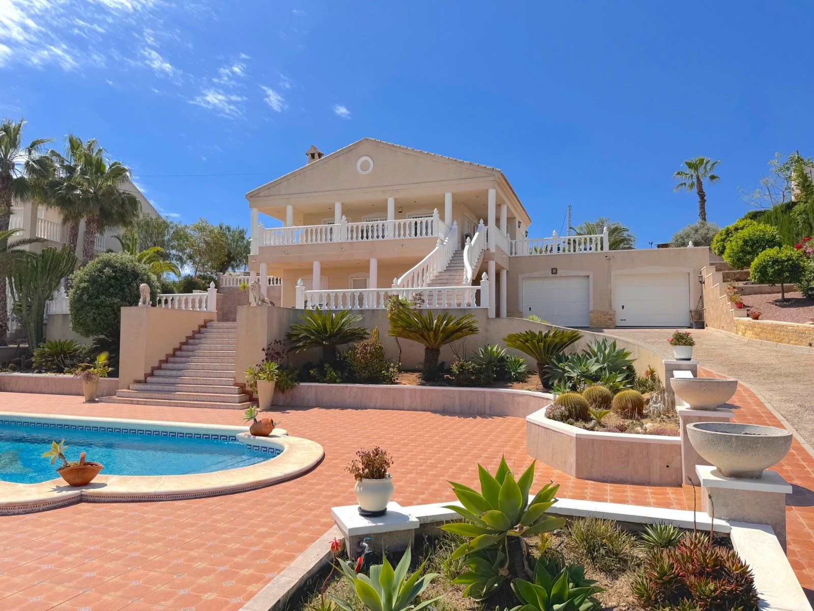 Detached Villa For Sale in Almoradí, Alicante, Spain