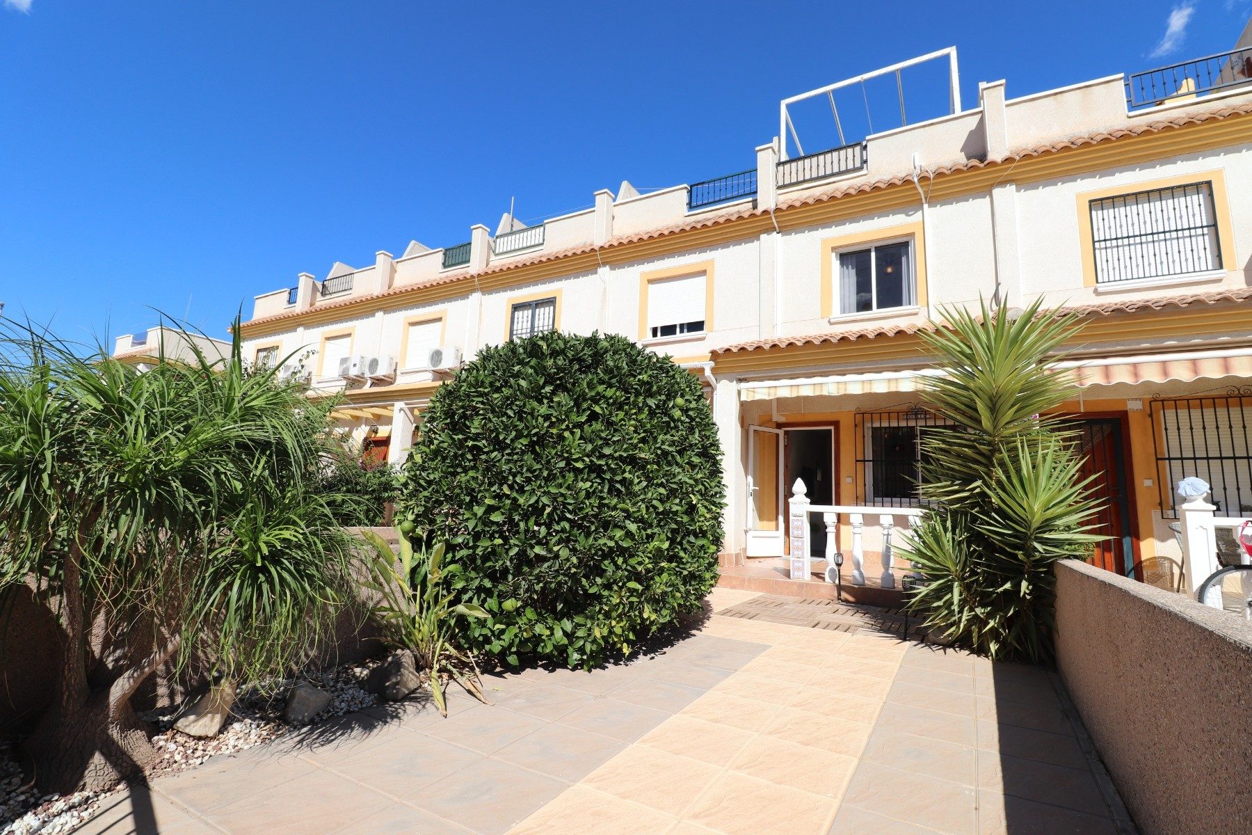 Townhouse For Sale in Algorfa, Alicante, Spain