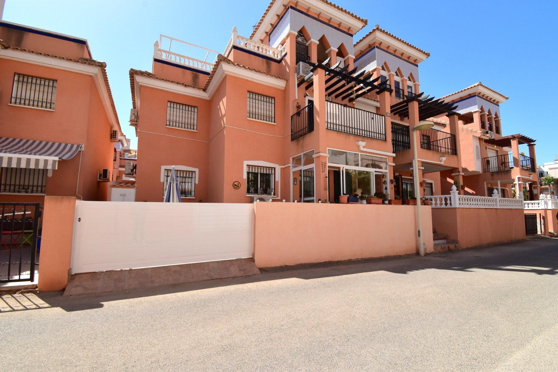 Apartment For Sale in Villamartín, Alicante, Spain