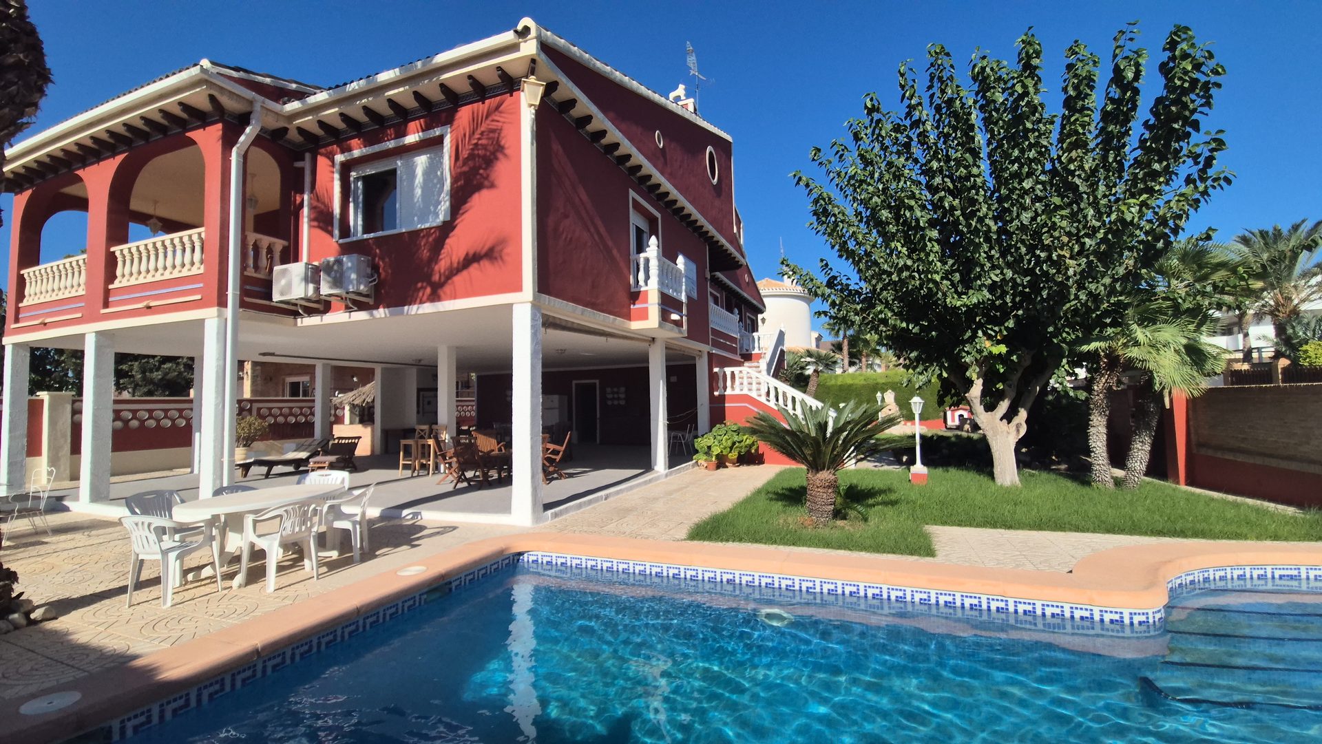 5-bed Villa for sale in Villamartín, Alicante, Spain