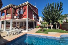 5-bed Villa for sale in Villamartín, Alicante, Spain