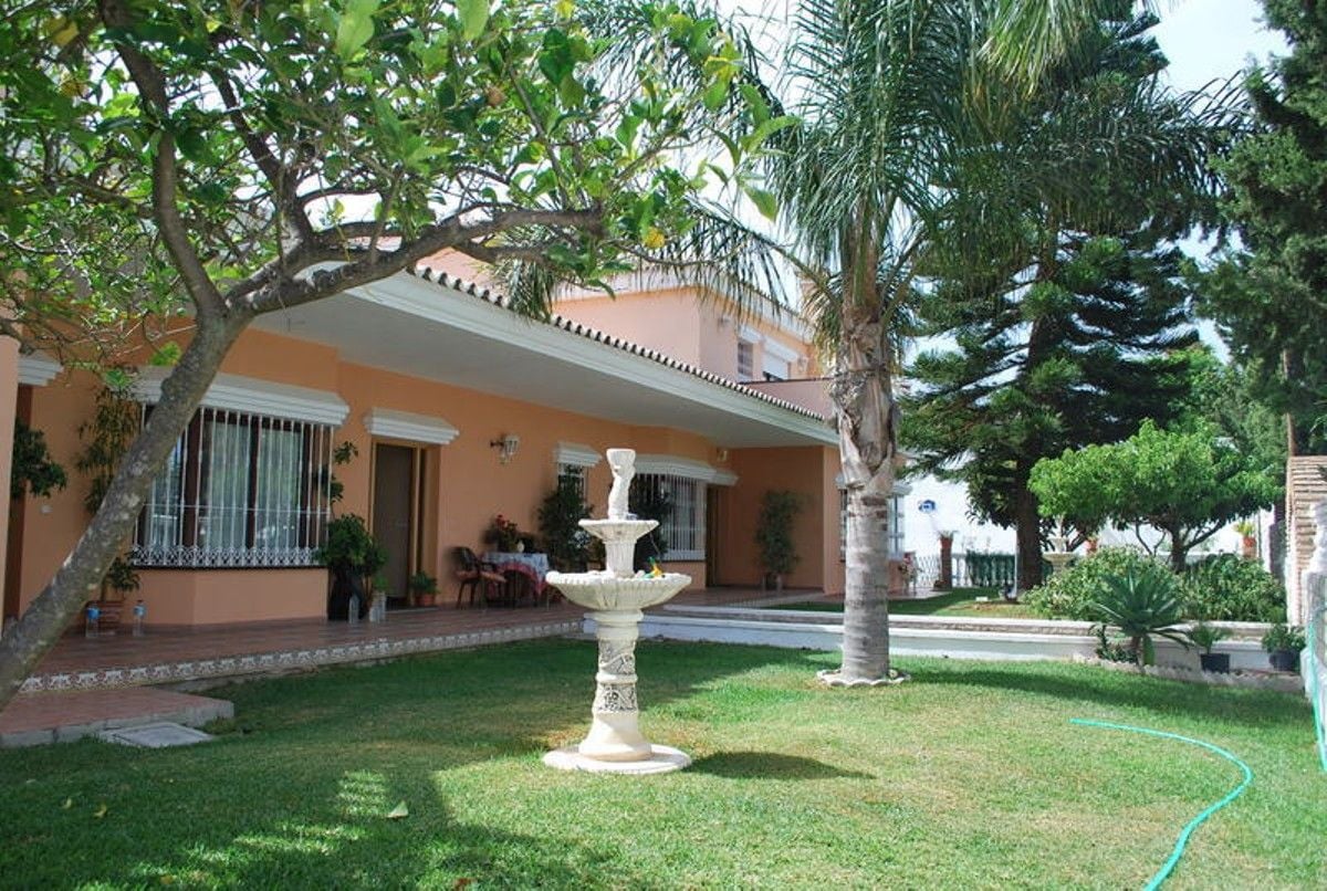 10-bed for sale in Málaga, Spain