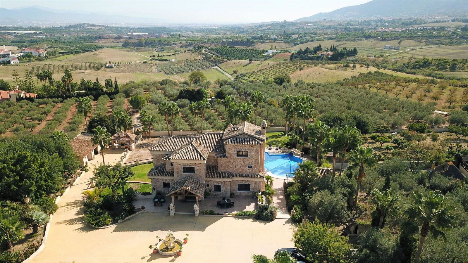 8-bed for sale in Alhaurín de la Torre, Provincia de Málaga, Spain