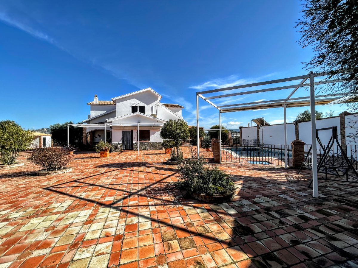Photo 3 of Property in Olvera