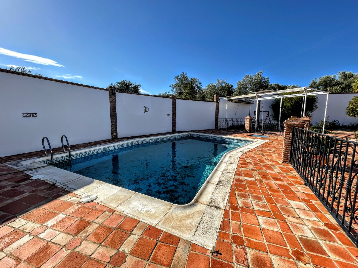 Photo 4 of Property in Olvera