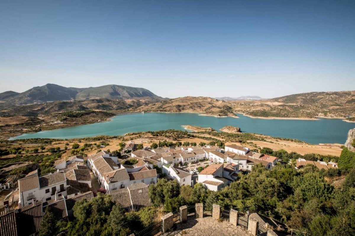 9-bed for sale in Zahara de la Sierra, Provincia de Málaga, Spain