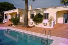 Attractive one level Villa, near Golf!