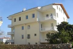 2 bedroomed apartment, fabulous view, walking distance to the main road
