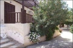 2 bed apartment with communal pool
