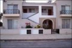 2 bed apartment with com. pool