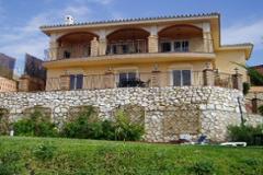 Detached Villa on large plot.