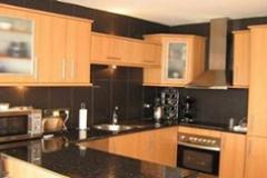 FULLY REFORMED 4 BED PROPERTY - Walking Distance To Beach