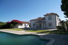 Renovated traditional quinta in Porches