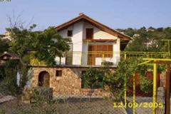 Prime location villa is only 10 minutes walking distance to a sandy beach 