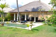 Immaculate 2 Bedroom Beachfront Villa with Panoramic Sea Views & Alfreso Lounge ...