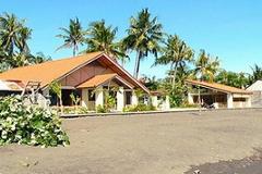 3 Bedroom Beachfront Villa with Separate 2 Bed Guest Wing