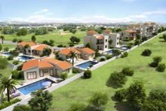 This luxury detached villa is tucked away in a quiet residential area of the hig...