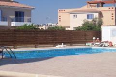 Well presented 2 bedroom Apartment with communal pool